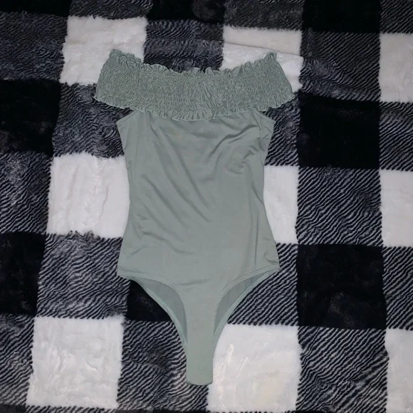 Forever 21 off the shoulder Body suit - size Small - Picture 2 of 2